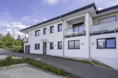 Neuwertige moderne 2-Zi-Wohnung (barrierefrei) mit Einbauküche und Balkon in Diespeck