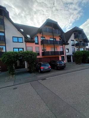 Großzügig geschnittene 3,5-Zimmer-Wohnung mit 2 Balkone und EBK in Flein