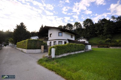 BREITENBACH AM INN - Idyllisches Einfamilienwohnhaus mit Garten, Terrasse, Balkon und überdachtem Grillplatz sowie sanierungsbedürftigen Pool