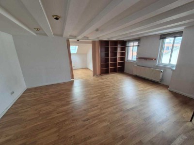 Wände werden noch gestrichen! Helle 2-Zimmer-Dachgeschosswohnung in Offenbach am Main