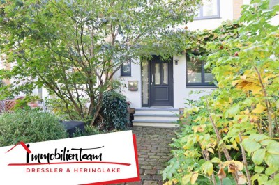 Saniertes & modernes Reihenhaus mit Terrasse, Teich und grünem Weitblick in Halstenbek-Krupunder