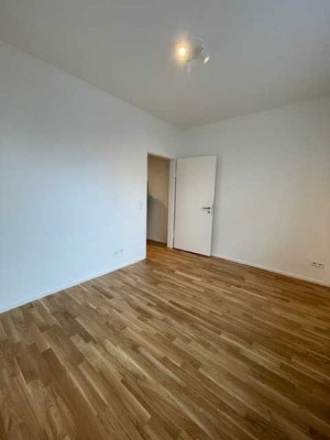 Erstbezug nach Sanierung-Exklusiv sanierte 2-Zimmer Wohnung inkl. Küche & Terrasse in zentraler Lage