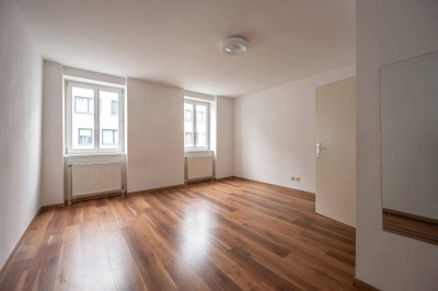 ++MG7++ 3-Zimmer Altbauwohnung - großesUmbau-Potenzial