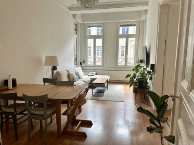 Helle 4-Zimmer-Altbauwohnung mit EBK und Balkon in Wiesbaden