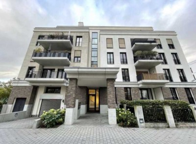 Parkend Europaviertel: 5 Zimmer Luxuswohnung mit 2 Balkonen und 2 TG Stellplätzen