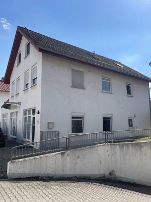 Gepflegte 3-Zimmer-Wohnung mit 2 Garagenstellplätzen in Nieder-Olm