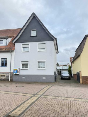 EINHAUSEN (Lorsch) // Renoviertes 2-FH mit sofort bezugsfreier 4-5 Zimmer Maisonetten Wohnung