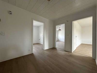 Erstbezug nach Sanierung: Lichtdurchflutete 3,5-Zimmerwohnung mit Balkon!