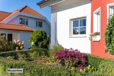 Modernisierte charmante Doppelhaushälfte mit Garten und Garage