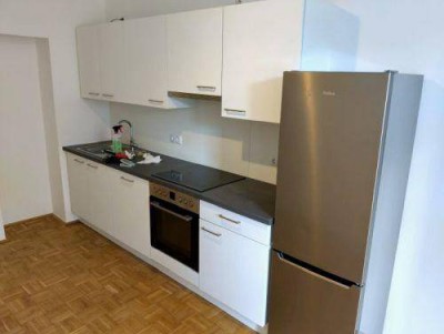 2 ZIMMER-Altbau + ruhiger Balkon + extra Küche möbliert + neuwertiges Bad mit Dusche / WC / Fenster!