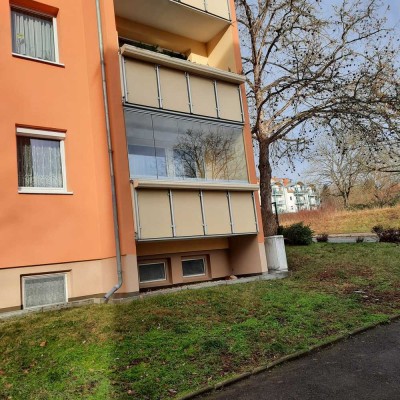 Schöne 3-Zimmer-EG-Wohnung mit verglasten Balkon und Garage in Gera