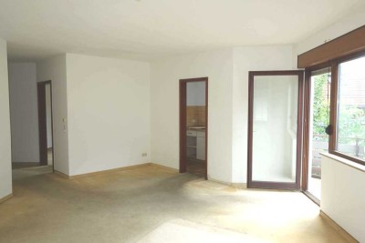 2 Zi. Wohnung mit Balkon und PKW-Außenstellplatz