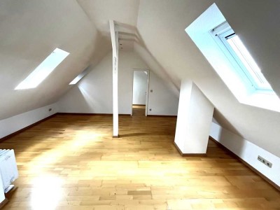 Schöne, individuelle 3-Zi- Maisonette Whg. in Duissern!