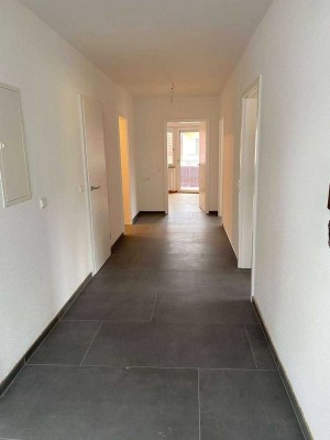 Schöne neu sanierte 3 Zimmer Wohnung zu vermieten