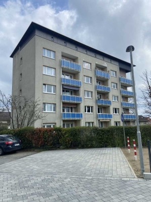 USINGEN TOP LAGE ++ Familienfreundliche 2 Zimmer Wohnung mit Balkon ++ Renovierungsbedürftig