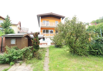 Wohnvielfalt in Meckesheim: Dreifamilienhaus mit Anbau, Garten und Garagen