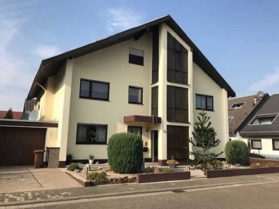 Großzügige 2,5 Zimmer DG-Wohnung mit Einbauküche 91 m² Wohnfläche