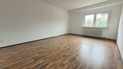 Schöne 2-Zimmer-Wohnung mit Balkon und großer Küche!