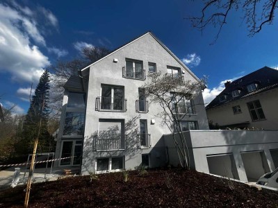 Neue Erdgeschoßwohnung mit großem Garten und Einbauküche