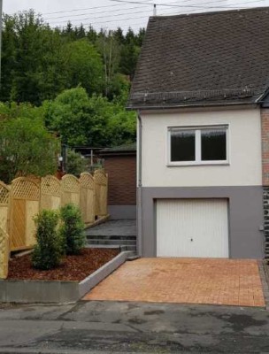 Nähe Betzdorf - hochwertig renoviertes EFH mit Freisitz, direkt vom Eigentümer zu vermieten