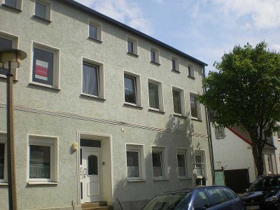 Individuelle 4 Zi.-Whg mit Designbelag, Wohnzimmer mit offener Küche, Vollbad und Hofnutzung