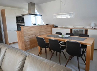 Bezugsfreie Wohnung mit Einbauküche, Tageslichtbad und Stellplatz