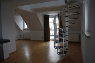 Lichtdurchflutete 1,5-Zimmer Dach-Maisonettewohnung