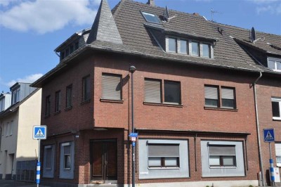 Hürth-Efferen: Schönes Backsteinhaus als renditestarke "Studentenvilla"!