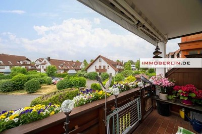 IMMOBERLIN.DE - Attraktive Wohnung mit Sonnenbalkon & Tiefgaragenplatz im Berliner Speckgürtel