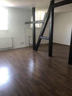 Schöne, renovierte Dachgeschosswohnung