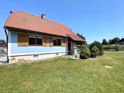 Einfamilienhaus mit Wintergarten und großzügiger Grünfläche