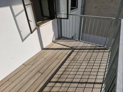 ALTBAUWOHNUNG mit BALKON Nähe Kutschkermarkt - Rohdiamant mit Potential