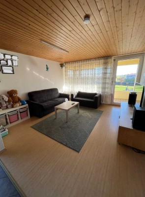 Helle 3,5-Zimmer-Wohnung mit Balkon, Garage und Gartenmitbenutzung in Ditzingen-Hirschlanden