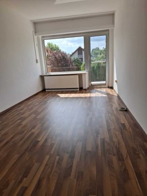 80 qm Altbau-Charme: 3 Zimmer, Balkon, Tageslichtbad - Ruhe inklusive