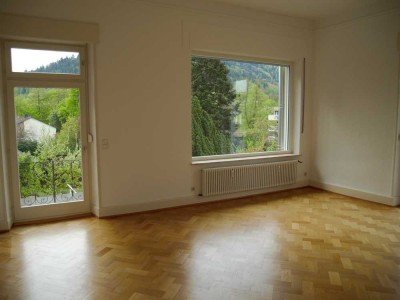 Ansprechende und vollständig renovierte 2-Zimmer-Wohnung mit EBK in Baden-Baden
