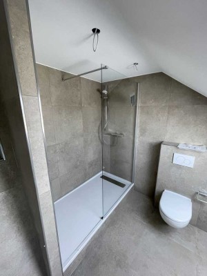 Schöne 3-Zimmer-DG-Wohnung in Paderborn-Wewer mit vollständig saniertem Badezimmer