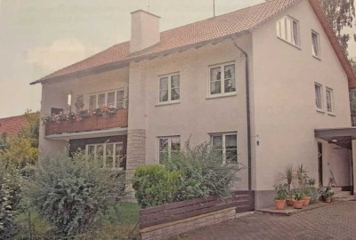 Ansprechende und modernisierte 4-Raum-Wohnung mit Balkon   n und EBK in Hilgertshausen-Tandern