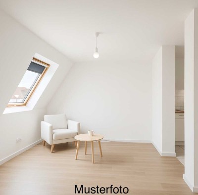 Modernisierte 2-Zimmer-Wohnung mit Dachterrasse, EBK und Garage in Kandel