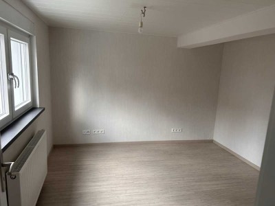 Stilvolles, saniertes 2,5-Raum-Reihenendhaus mit EBK in Weilrod