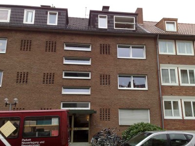 Schick und hell * 1,5-Zimmer-Apartment mit großem Balkon in zentraler Lage