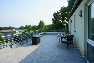 Sofort bezugsbereit: Exklusive Designer-Wohnung mit großer Dachterrasse & Tiefgaragenstellplatz