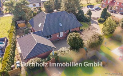 Traumhaftes Anwesen mit großem Grundstück in idyllischer Lage und Doppelgarage