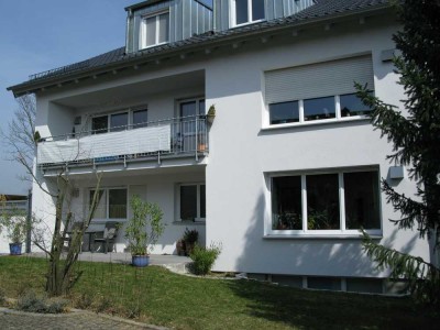 Helle Obergeschoss-Wohnung mit Garten in Kösching