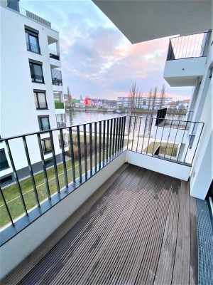 Spree Ausblick genießen mit warmem Kaffee in der Hand am Morgen