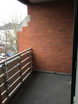 Helle 2-Zi-Wohnung mit Balkon u. Wannenbad