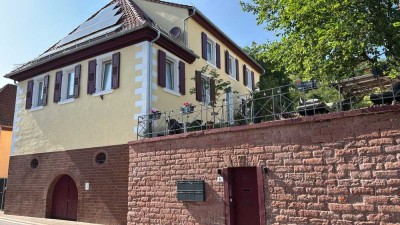 Kernsanierte Maisonette-Wohnung mit Garten