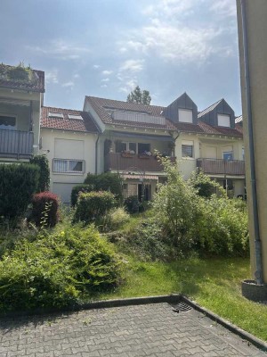 Ruhiges Wohnen mit Blick ins Grüne – 2-Zimmer-Wohnung mit großer Terrasse und Tiefgaragenstellplatz