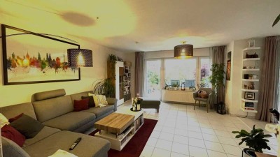 Helle großzügige 2,5 Zimmer-Wohnung im Grünen