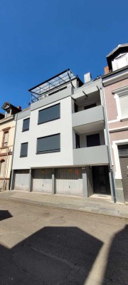 Renovierte 4 Zimmer-Dachgeschosswohnung mit Balkon und Garage in KL-Innenstadt