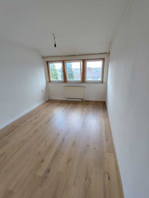 Gemütliche 2-Zimmer-Dachgeschosswohnung in Remscheid – frisch renoviert, zentral gelegen!